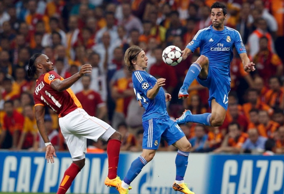 歐冠生死局：阿賈克斯主場絕境狙擊本菲卡